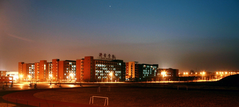 宿舍楼群夜景